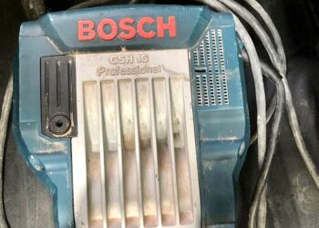 Detiene SSPyTM a tres hombres por robo con violencia en una escuela