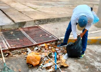 Limpia Aseo Urbano rejillas pluviales en toda la ciudad