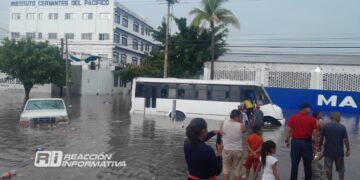 Automovilistas deben tomar conciencia al ver una inundación: PC