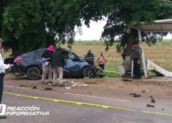 Pierde la vida enfermero tras volcarse en carretera
