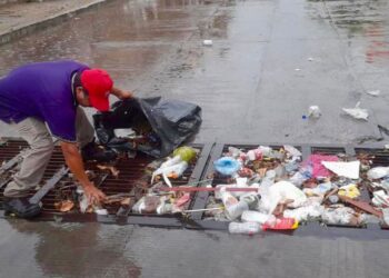 1.5 toneladas de basura recolecta servicios públicos la noche de ayer