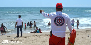 Playas de Mazatlán han estado concurridas durante los fines de semana; Policía Acuática