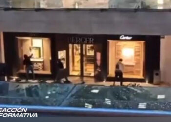 Caen ladrones de relojes de lujo en Plaza Antara