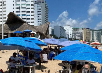 Enfrentamiento entre civiles armados en playa de Acapulco deja un herido