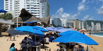 Enfrentamiento entre civiles armados en playa de Acapulco deja un herido