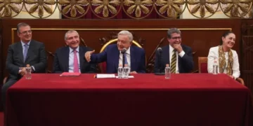 Claudia critica a Fox; Ebrard defiende desde EU a migrantes; Adán cuestiona a la SCJN