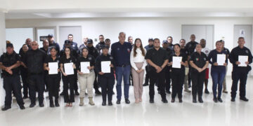 Gobierno Municipal y Secretaría de Seguridad Pública entregan reconocimientos e incentivos a 23 policías municipales