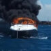 Yate se incendia en Yucatán y tripulantes se lanzan al mar para salvar sus vidas