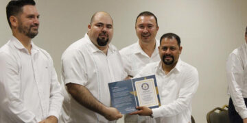 Asociación de hoteles reconoce participación del Gobierno de Mazatlán para lograr nuevo record Guinness por el “Coctelazo” 2023