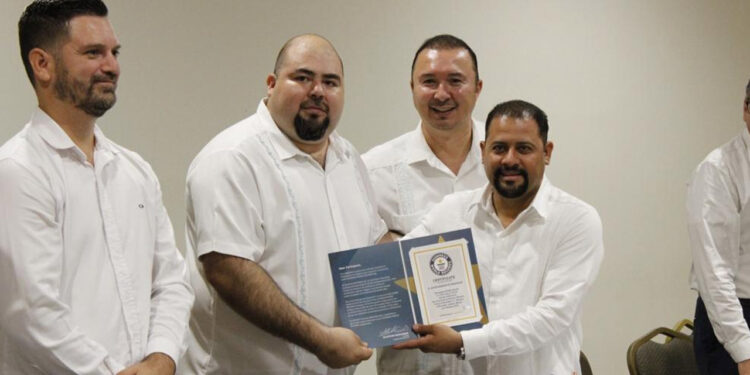 Asociación de hoteles reconoce participación del Gobierno de Mazatlán para lograr nuevo record Guinness por el “Coctelazo” 2023