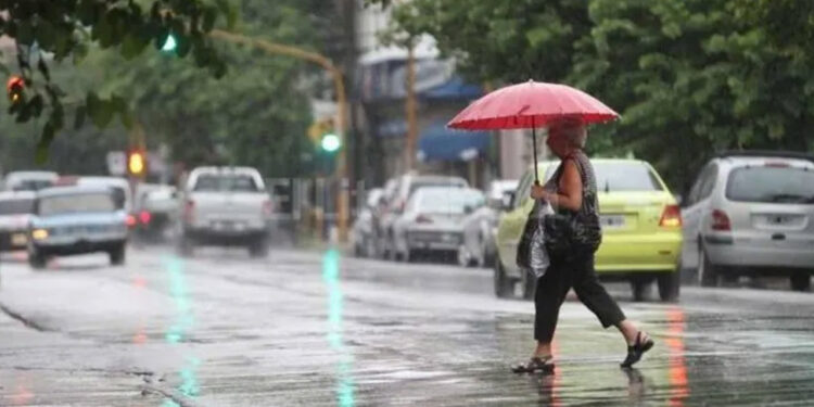 Se prevé clima húmedo sofocante en las próximas horas, luego de lluvias en el puerto esta mañana
