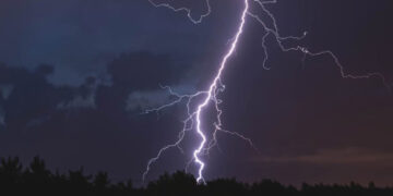 Medio Mazatlán sin luz eléctrica, vecinos se quejan de falta de servicio por parte de CFE