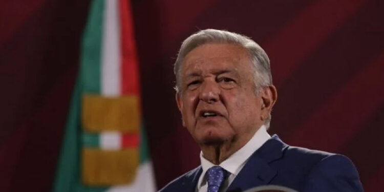 AMLO arremete contra Xóchitl Gálvez: “Nos quieren vender otra farsa”