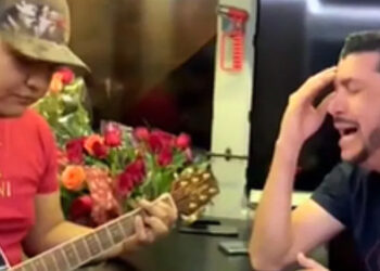 Luis Ángel ‘El Flaco’ LLORA y canta en funeral de su hija, María Fernanda