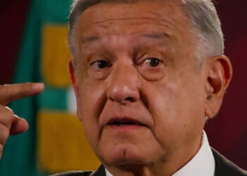 AMLO ordena una revisión a los libros de texto gratuitos para determinar si son comunistas