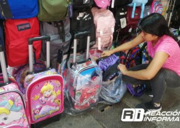 Comerciantes de Culiacán declaran que venta de mochilas aumentan un 15%