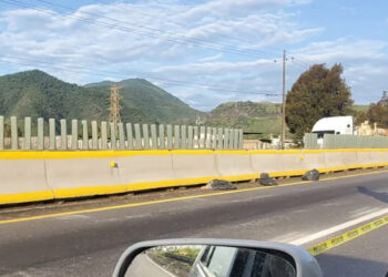 Abandonan en Veracruz cabeza humana en puente y restos sobre autopista