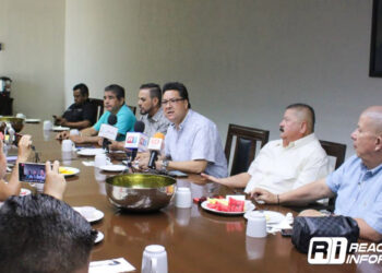 “De la formalidad a la informalidad”: Canaco reporta anomalías en el programa de uniformes y útiles escolares