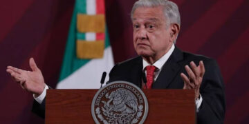 AMLO dice que acatará orden de SCJN; suspenderá distribución de libros de la SEP en Chihuahua