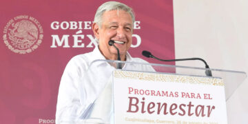 “No se desesperen, no hay que darse por vencidos”: AMLO a aspirantes presidenciales de 4T que no ganen