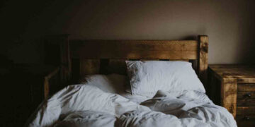 Madre horrorizada encuentra el cadáver de una mujer en el cuarto de su hijo