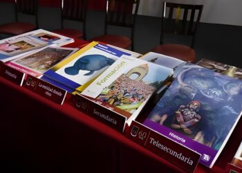 Intereses de IP y políticos, tras ataques a libros de texto: experto