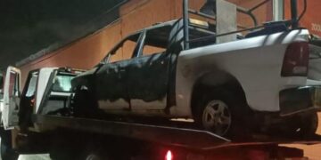 Incendian cinco patrullas en taller mecánico de Reynosa