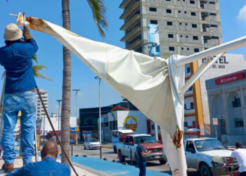 Retiran mobiliario deteriorado del malecón, se repondrá para ofrecer una mejor imagen turística