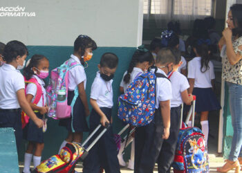 Familias gastarán entre 5,500 y 7,500 pesos por alumno para regreso a clases