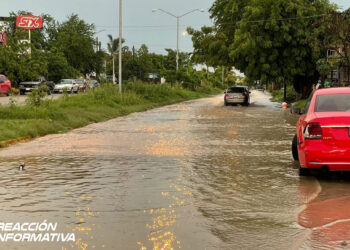Fuerte lluvia sorprende a mazatlecos el día de hoy, ¿Seguirá lloviendo más tarde?