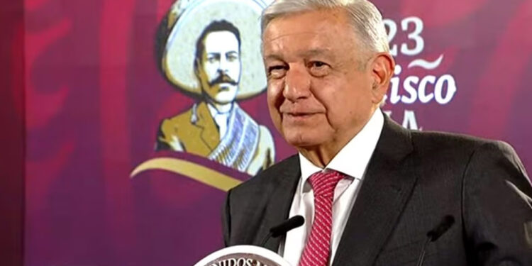 “Con los niños no”: AMLO hace otra burla a Javier Alatorre tras críticas a libros de texto