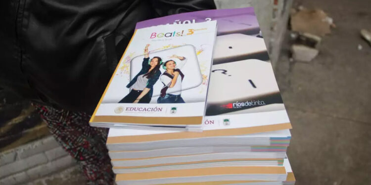 Jueza federal da 24 horas a la SEP para aclarar distribución de libros de texto