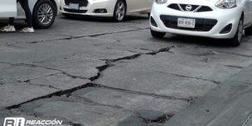 Abundan grietas y baches en el primer cuadro de Culiacán