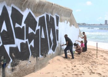 Policías Municipales detienen a cuatro jóvenes por la probable participación en el delito de causar daños con grafitis