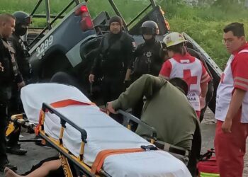 Policías sufren accidente en la zona de la Marina al norte de Mazatlán