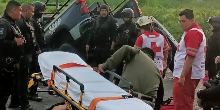 Policías sufren accidente en la zona de la Marina al norte de Mazatlán