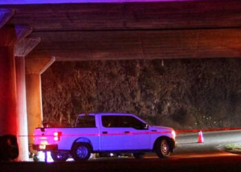 Dejan dos cadáveres envueltos en bolsas sobre la carretera libre Tijuana-Tecate