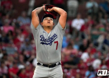Retiran imagen de Julio Urías del mural en Dodger Stadium