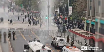 Se registran protestas a horas de que AMLO comience actividades en Chile