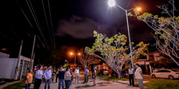 Realiza comité de adquisiciones prueba física dentro de la licitación pública para la compra de 10 mil lámparas