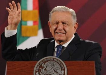 AMLO ofrece protección del Ejército a Xóchilt Gálvez y Claudia Sheinbaum