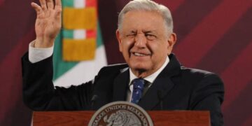 AMLO ofrece protección del Ejército a Xóchilt Gálvez y Claudia Sheinbaum