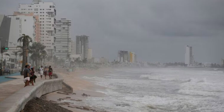 ¡A tomar precauciones! “Lidia” se intensifica y podría amenazar costas sinaloenses este domingo