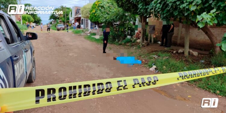 Adulto mayor resbala en la calle y muere por el golpe en Mazatlán