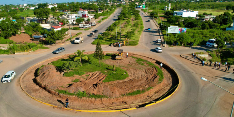 “Avanzan los trabajos de la glorieta en Avenida de Las Torres”