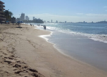 Acceso a playas queda habilitado a bañistas, pero con recomendaciones por corrientes marinas y zanjas