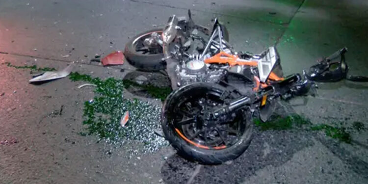 Hombre Arrolla a Motociclista y su Mamá se Echa la Culpa Para Evitar Detención