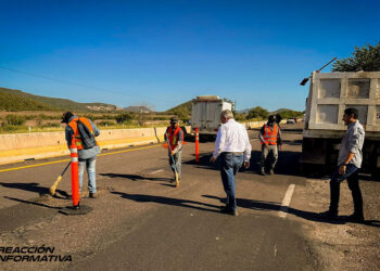 El gobernador Rubén Rocha supervisó el bacheo y reencarpetado de la Autopista Benito Juárez