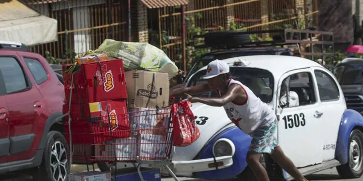 Huracán Otis: Fuerzas Armadas refuerzan presencia en Acapulco para evitar saqueos