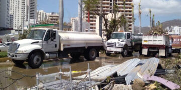 Conagua ha distribuido más de 100 mil litros de agua potable a los afectados por “Otis” en Acapulco